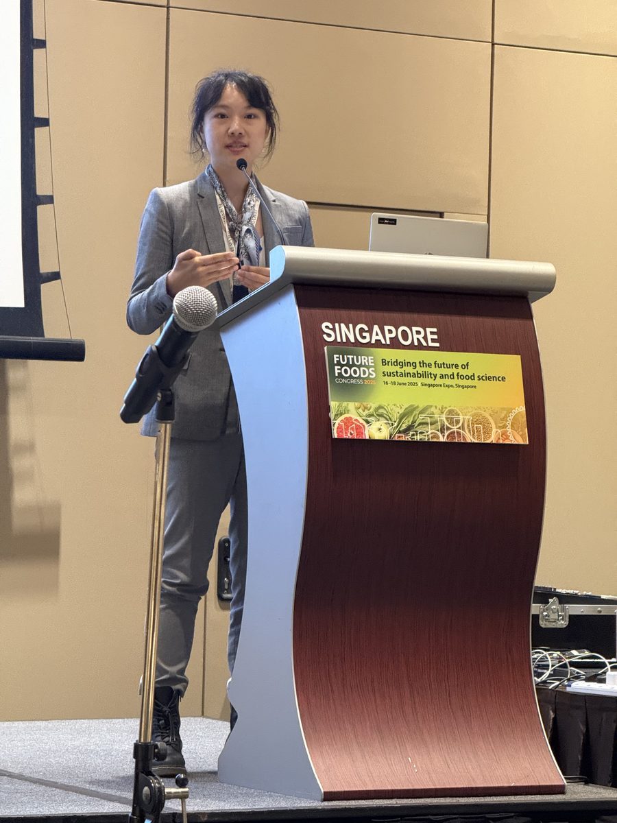 Dr. Minqi Wang presenting at the Future Foods Congress in Singapore